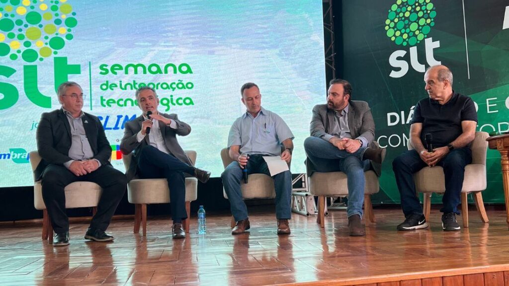 Grupo-Innovar-destaca-solucoes-praticas-em-biosseguranca-e-autonomia-na-producao-de-bioinsumos-durante-seminario-na-Embrapa.jpg